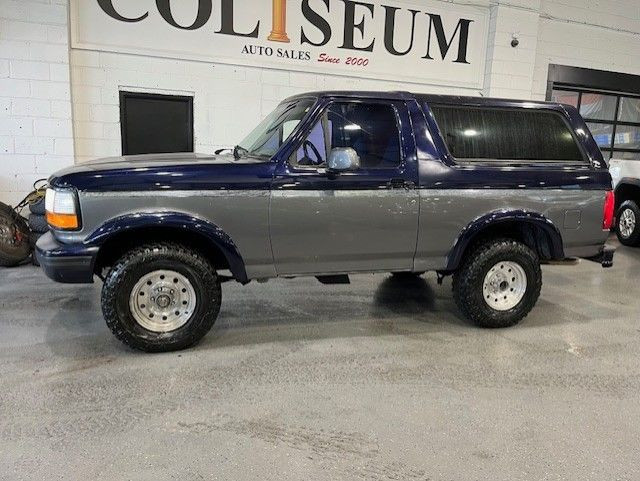 1995 Ford Bronco XLT 4x4 V8 5.0L **NEW TIRES-MUST SEE AND DRIVE* in Cars & Trucks in City of Toronto - Image 3