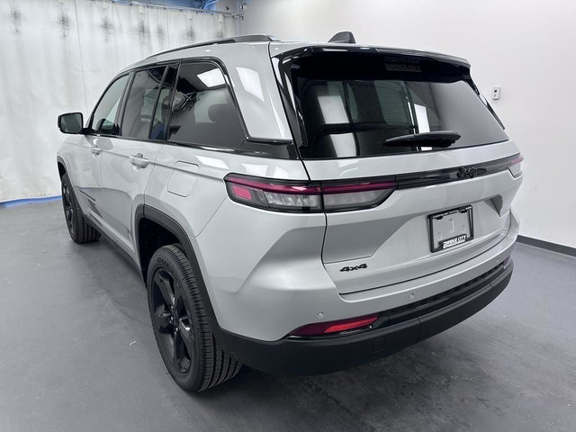 2025 Jeep Grand Cherokee Laredo - Sunroof in Cars & Trucks in Lethbridge - Image 4
