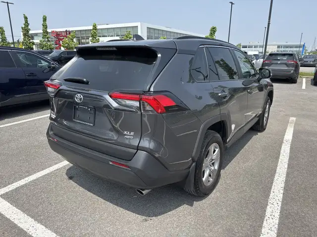 2023 TOYOTA RAV4 XLE AWD SIEGES/VOLANT CHAUF ECRAN CARPLAY TOIT  in Cars & Trucks in Laval / North Shore - Image 5