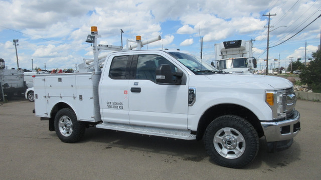2017 Ford F-350 XLT EXTENDED CAB SERVICE TRUCK in Cars & Trucks in Edmonton - Image 4