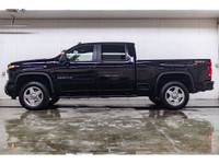 **ONE OWNER - ACCIDENT FREE** 36,862 KM This 2024 Chevrolet Silverado 2500HD 4x4 Crew Cab Custom is... (image 2)