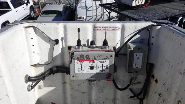 2015 ford Econoline E-450 Cube Van With Bucket in Heavy Trucks in Richmond - Image 37