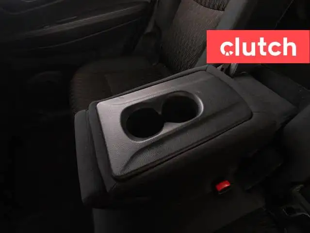 2019 Nissan Rogue S w/ Apple CarPlay & Android Auto, Rearview Ca dans Autos et camions dans Ottawa - Image 19