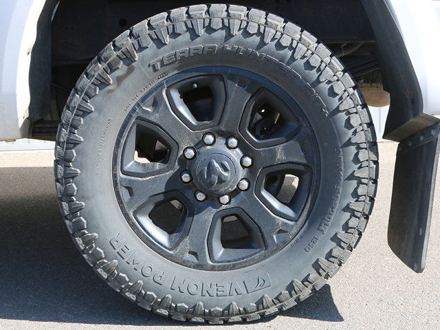 2017 Ram 3500 4WD Crew Cab 149 Laramie in Cars & Trucks in Calgary - Image 4
