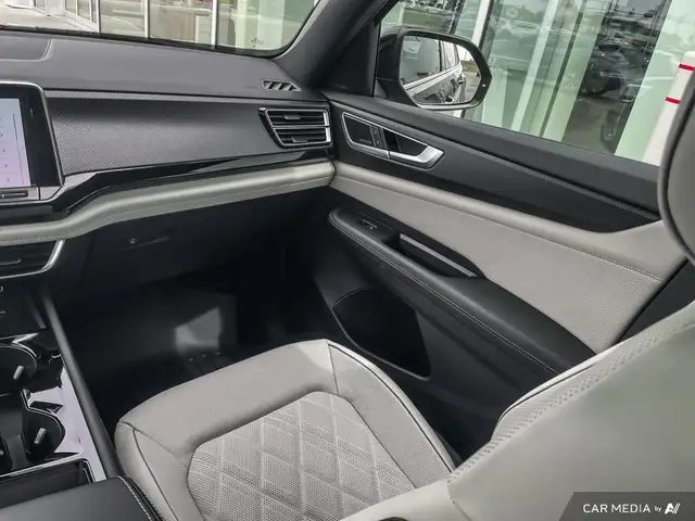 2025 Volkswagen Atlas Cross Sport Execline in Cars & Trucks in Medicine Hat - Image 26
