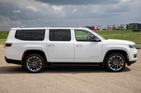 BRIGHT WHITE,PREMIUM GROUP I -inc: Reversible Carpet/Vinyl Cargo Mat Tires: 285/45R22XL BSW All Seas... (image 4)