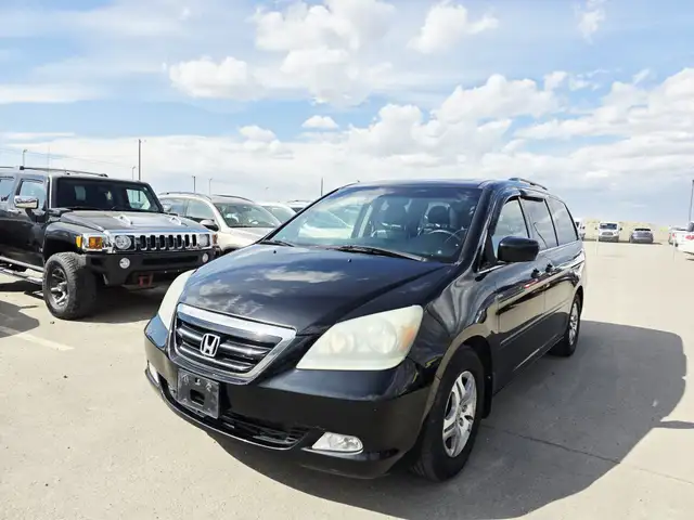 2007 Honda Odyssey Touring Leather DVD Camera Power Sliding door in Cars & Trucks in Calgary - Image 2