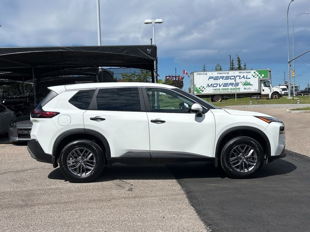 2023 Nissan Rogue AWD S - LOW KMS / HEATED SEATS in Cars & Trucks in Calgary - Image 4