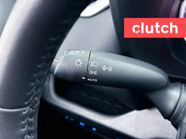 2022 Toyota RAV4 XLE AWD w/ Apple CarPlay, Heated Front Seats, R dans Autos et camions dans Ville de Toronto - Image 25