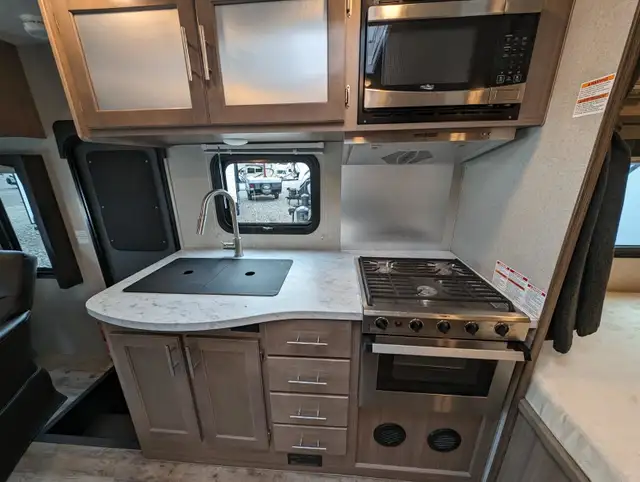 2023 ADVENTURER 24DS in RVs & Motorhomes in Kelowna - Image 6