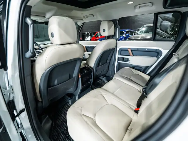 2023 Land Rover Defender 110 SE/PANO/360 CAM/MERIDIAN/CARPLAY/CL in Cars & Trucks in Mississauga / Peel Region - Image 23