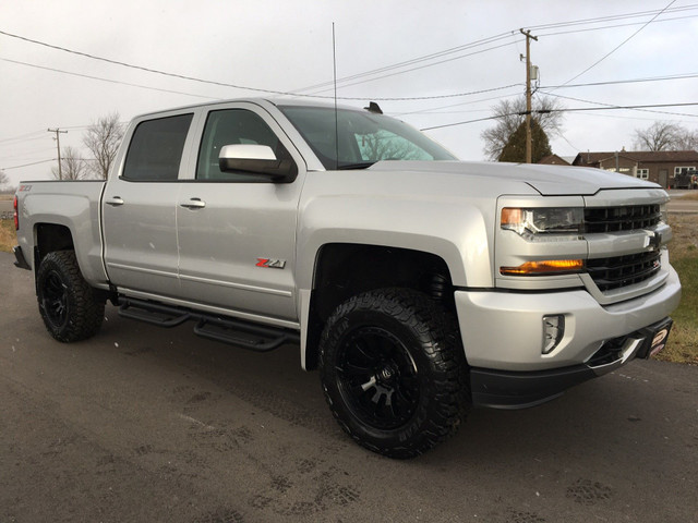 2018 CHEVROLET SILVERADO 1500 LT Z71 CREW in Cars & Trucks in Belleville - Image 2