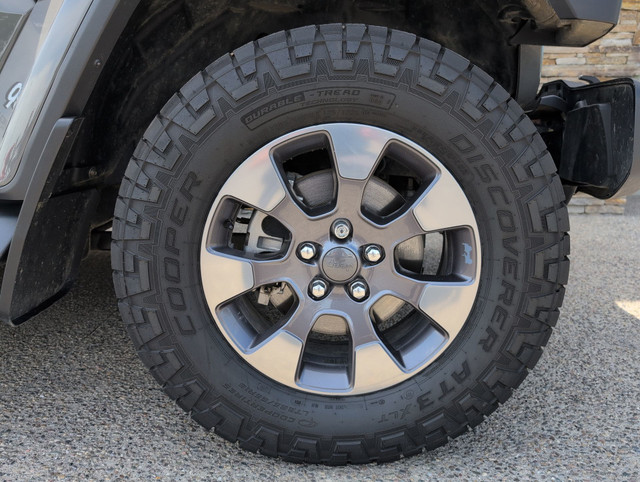 2019 Jeep Wrangler Unlimited Sahara 4x4 in Cars & Trucks in Lethbridge - Image 2