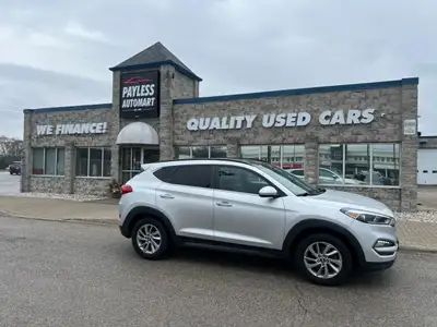 2016 Hyundai Tucson Luxury AWD - In Molten Silver - Panoramic roof - Touch screen - Navigation - Key...