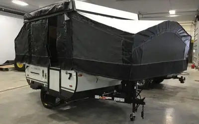This lightweight tent trailer has an 8ft box, and opens up to 17'2. Equipped with the outdoors packa...