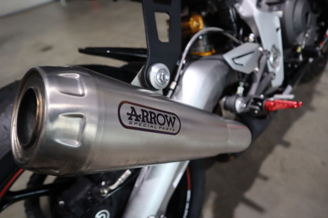 2020 Triumph Daytona Moto2™ 765 Limited Edition in Sport Bikes in Edmonton - Image 4