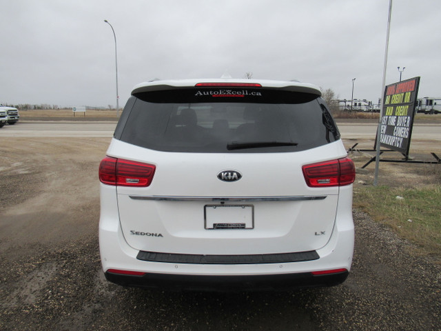 2020 Kia Sedona LX 8 PASSSENGER - HEATED SEATS - BACKUP CAM in Cars & Trucks in Winnipeg - Image 4