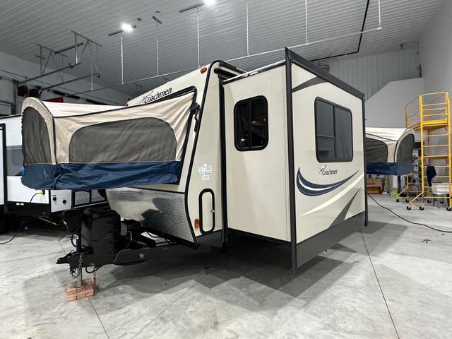 2015 Forest River FREEDOM EXPRESS 23TQX - From $141.68 Bi Weekly in Travel Trailers & Campers in St. Albert - Image 3