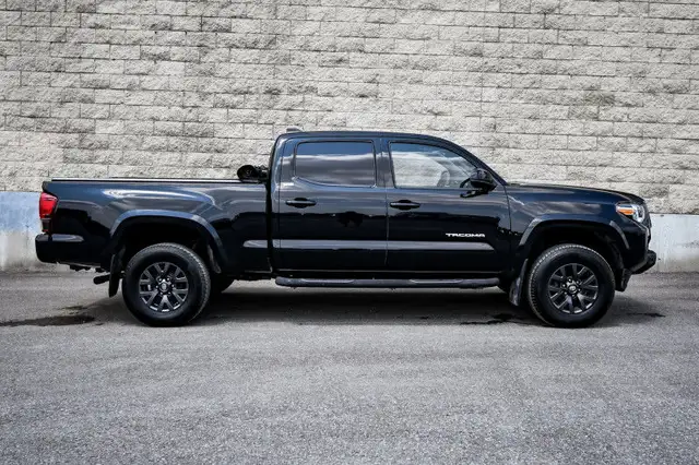 2022 Toyota Tacoma SR5 • SIDE STEPS • HEATED SEATS • CP/AA in Cars & Trucks in Kingston - Image 3