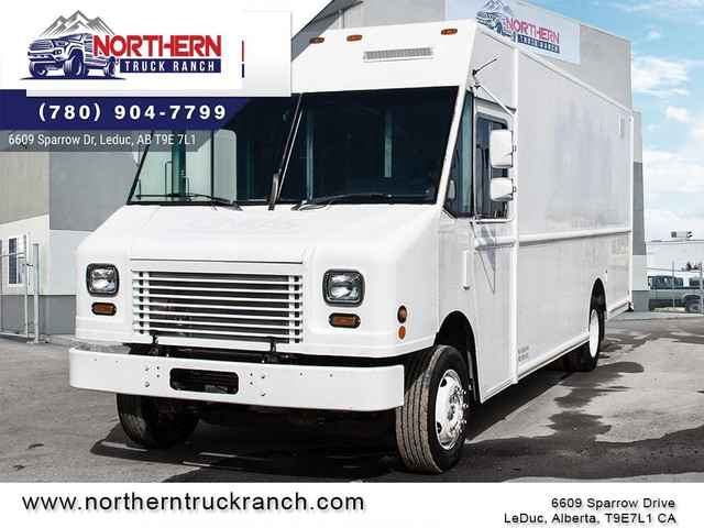 2012 Workhorse CUSTOM CHASSIS W62 BOX TRUCK / CUBE VAN UNICELL in Cars & Trucks in Edmonton