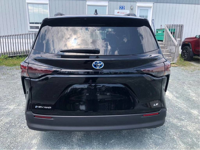 2025 Toyota Sienna LE | 8 PASSENGER | CARPLAY | LOW KMS! | in Cars & Trucks in Oakville / Halton Region - Image 4