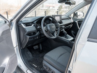 Recent Arrival!Odometer is 1107 kilometers below market average!Sunroof, Reverse Camera, Clean Car f... (image 4)
