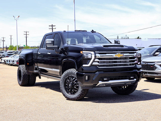 2025 Chevrolet Silverado 3500HD High Country | 3in BDS Lift in Cars & Trucks in Edmonton - Image 2