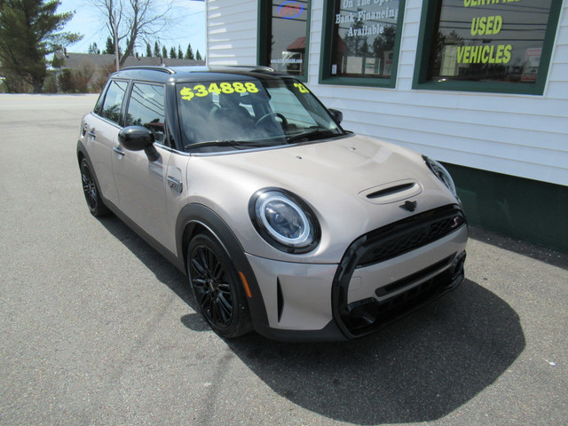 2023 MINI 5 Door Cooper S 5 Door | Loaded | 5500kms! in Cars & Trucks in Saint John