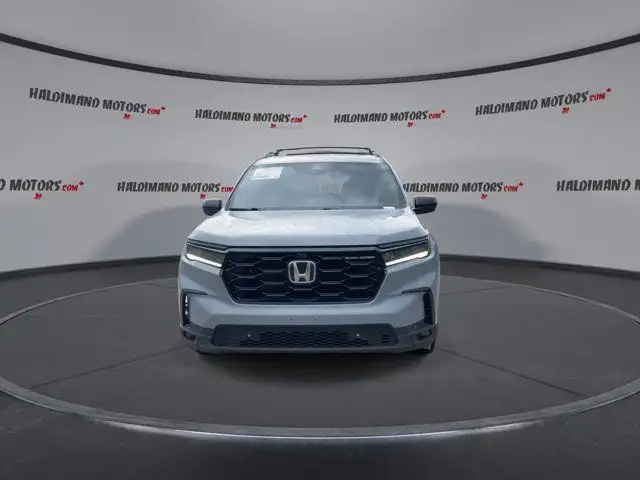 2023 Honda Pilot Black Edition AWD | AC Seats | Heated Seats in Cars & Trucks in Hamilton - Image 4