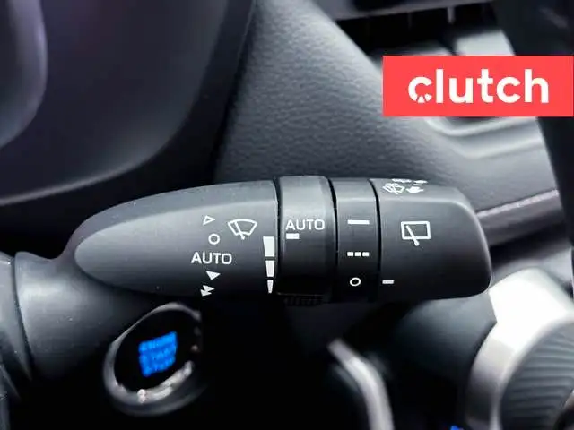 2022 Toyota RAV4 XLE AWD w/ Apple CarPlay, Heated Front Seats, R dans Autos et camions dans Ville de Toronto - Image 29