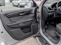 8-Passenger Seating, V6 Power, Backup Camera… and more! Small Carfax Claim (No $$ amount), low finan... (image 9)