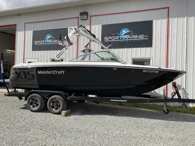 Mastercraft X15 2007 Longeur / Length : 21’ Largeur / Beam : 100” Capacité / Capacity : 14 Passagers...
