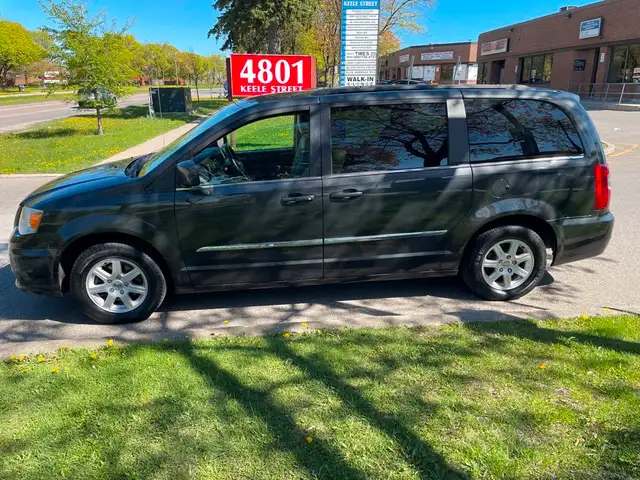 2012 Chrysler Town & Country 1 OWNER, NAVI, DVD, CERTIFIED62863214342658122