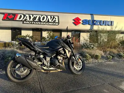 2022 GSX-750S with only 23000 kms! MSRP $8888 + $185 doc = $9073 + Applicable taxes Accessories Fold...