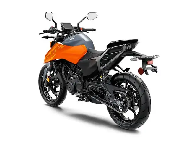 2024 KTM 250 DUKE in Sport Touring in Granby - Image 5