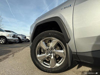 Advertised pricing is based on the purchase being financed through Brantford Honda. Cash prices are... (image 8)