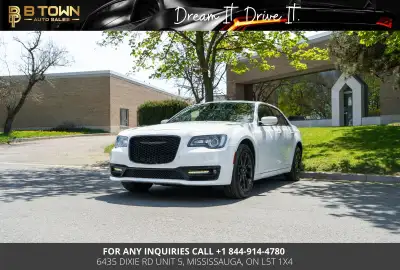 2022 CHRYSLER 300 S AWD COMES WITH ALPINE SOUND SYSTEM, PANORAMIC SUNROOF, LEATHER SEATS, APPLE CARP...