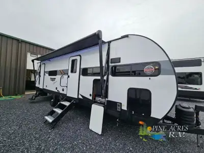Forest River Wildwood Platinum travel trailer 28FKG highlights: Versa-Tilt Custom King Bed Full Rear...