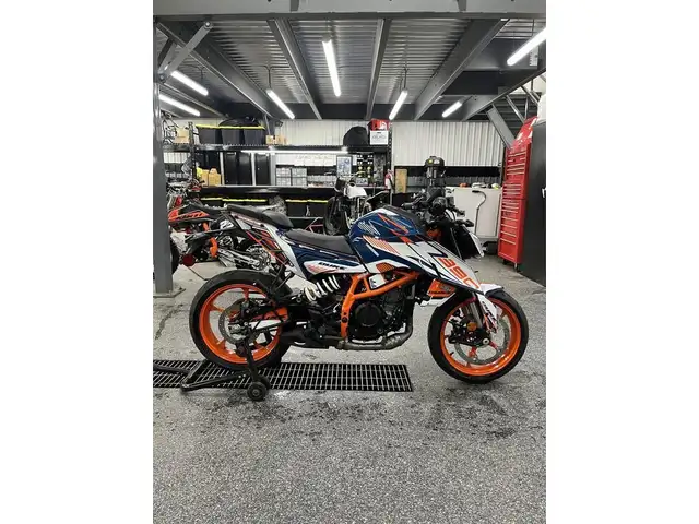 2024 KTM 390 DUKE in Sport Touring in Granby - Image 2