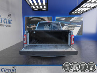 Le Ford F-150 Lariat Hybride 2023 impressionne avec sa capacité de remorquage robuste et sa génératr... (image 6)