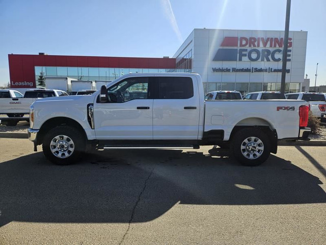 2023 Ford Super Duty F-250 SRW XLT 4WD Crew Cab 6.75' Box, 7.3L  in Cars & Trucks in St. Albert - Image 2