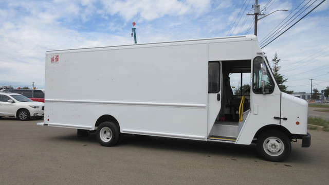 2013 Ford ECONOLINE COMMERCIAL CHASSIS STEP VAN in Cars & Trucks in Edmonton - Image 4