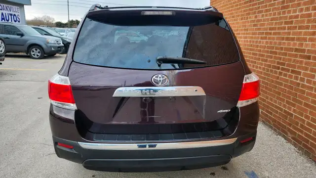 2013 Toyota Highlander 4WD 4dr in Cars & Trucks in Oakville / Halton Region - Image 5