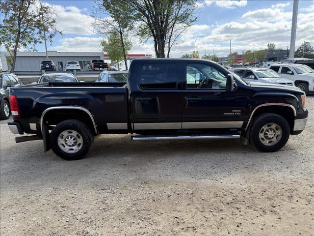 2010 GMC Sierra 2500HD SLE Crew Cab 4WD in Cars & Trucks in Saskatoon - Image 3