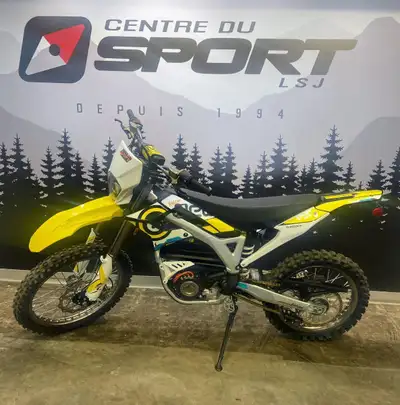 Surron Storm Bee F 2023 à Prix Imbattable ! Prix Spécial : 6995,00 $ (PDSF : 11 999,00 $) Dévoilez l...