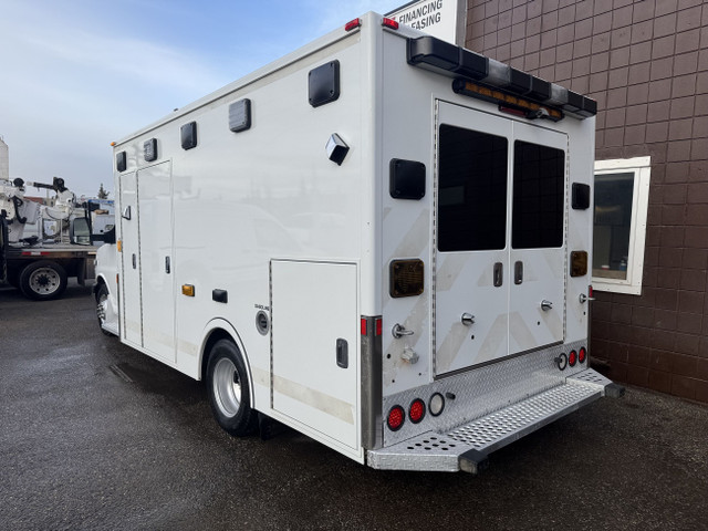 2019 Chevrolet Express 4500 Ambulance in Cars & Trucks in Calgary - Image 3