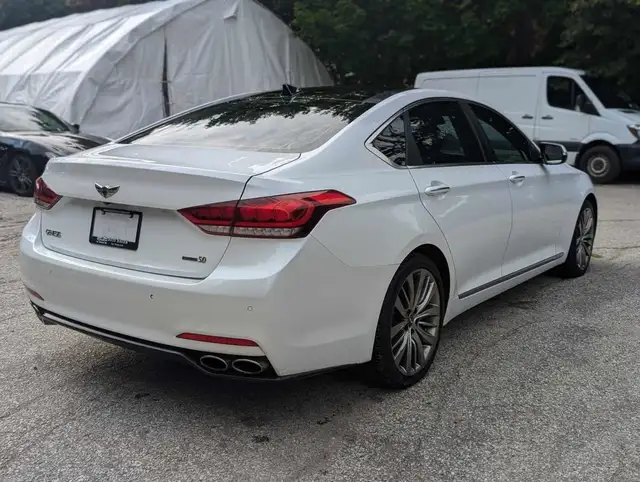 2015 Hyundai Genesis Ultimate dans Autos et camions dans London - Image 6