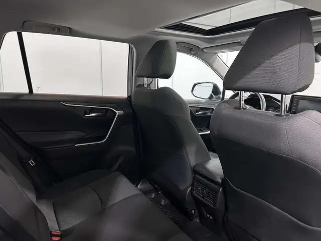 2020 Toyota RAV4 XLE AWD - TOIT OUVRANT - VOLANT CHAUFFANT - MAG in Cars & Trucks in Québec City - Image 28