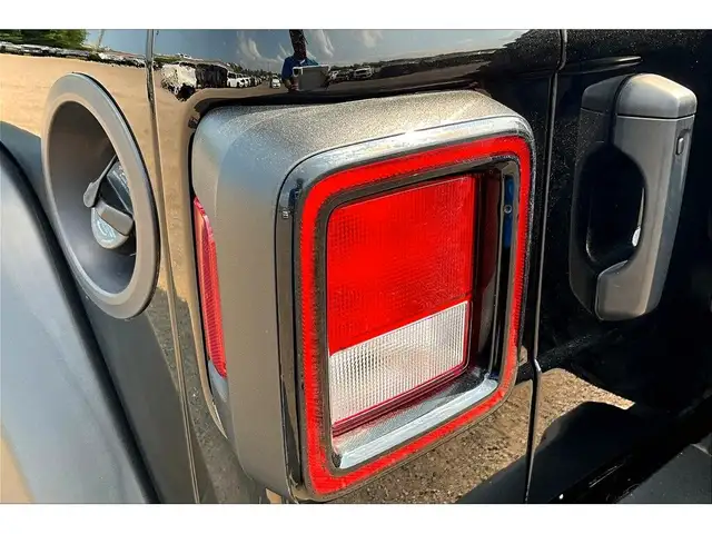 2022 Jeep Wrangler Willys 4Dr | Soft Top | Alpine | Tow Package  in Cars & Trucks in Mississauga / Peel Region - Image 32