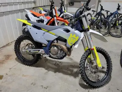 Financing available OAC. Blowout pricing!! Only 43.1hrs!! Call or text 306-773-4144 2024 Husqvarna®...